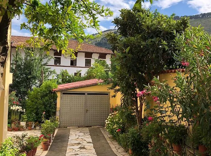 Garden Pensión Berat