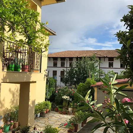 Garden 3* Berat